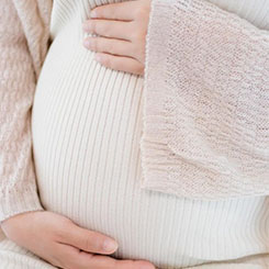 导致收入同比增🍊速放缓到 🇨🇺🌭18.7%🦴，跑输市场🐣预期的🌖